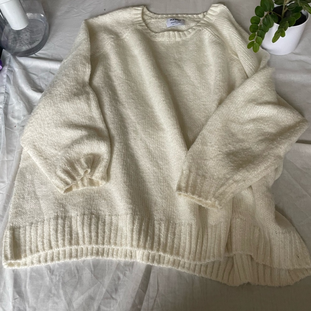 Cozy 4X white old navy sweater